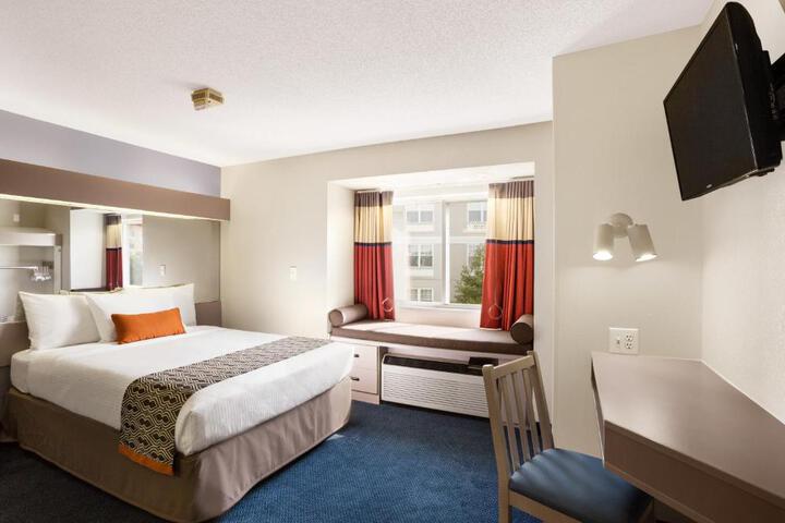 1 Queen Bed Accessible Room (8 of 14)