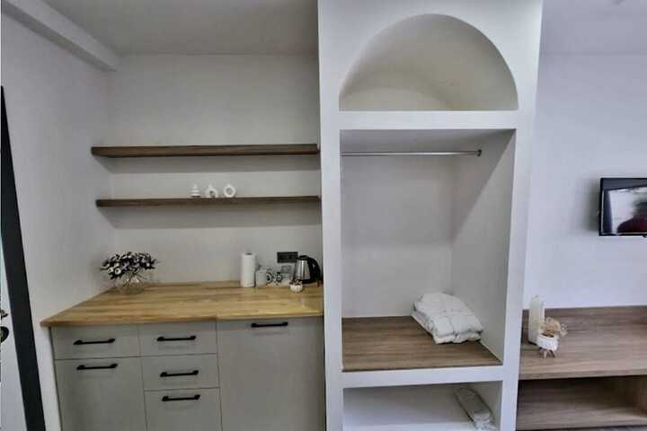 Room 9 of 80