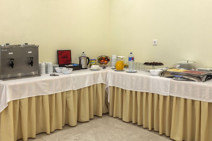 Dining 75 of 87