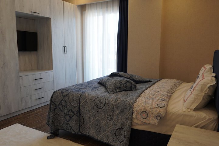 Room 2 of 19