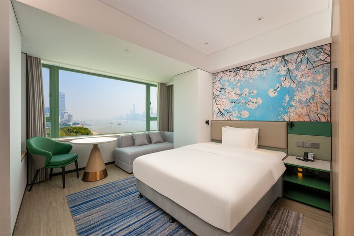 Room 35 of 120
