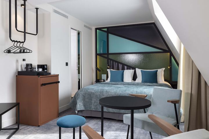 Room 7 of 65