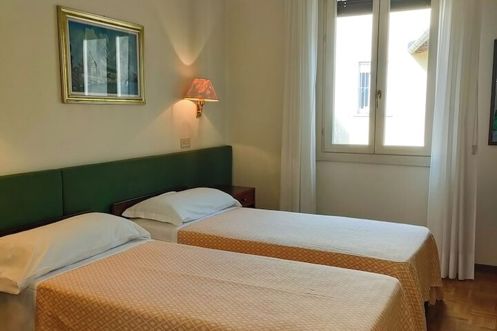 Room 12 of 41