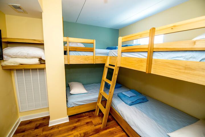 Room 8 of 33