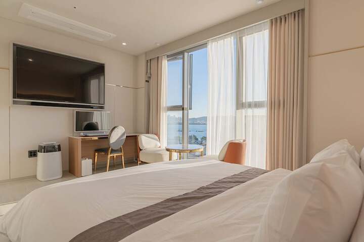 Room 25 of 53
