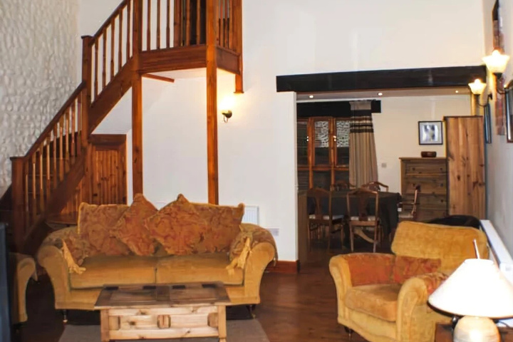 Room 2 of 8