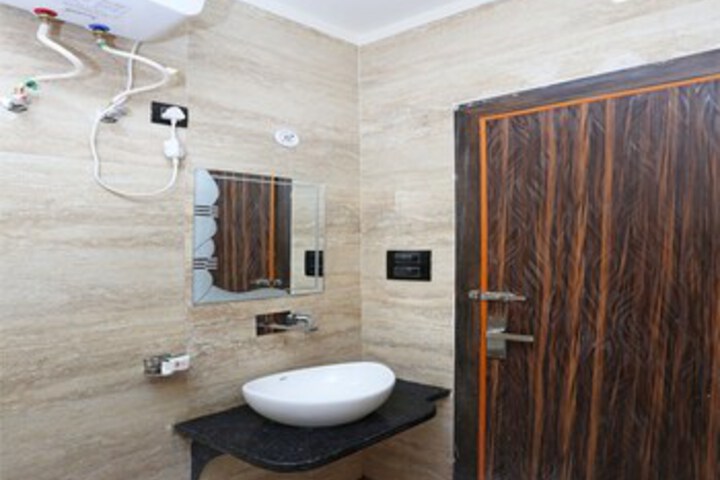Room 2 of 21