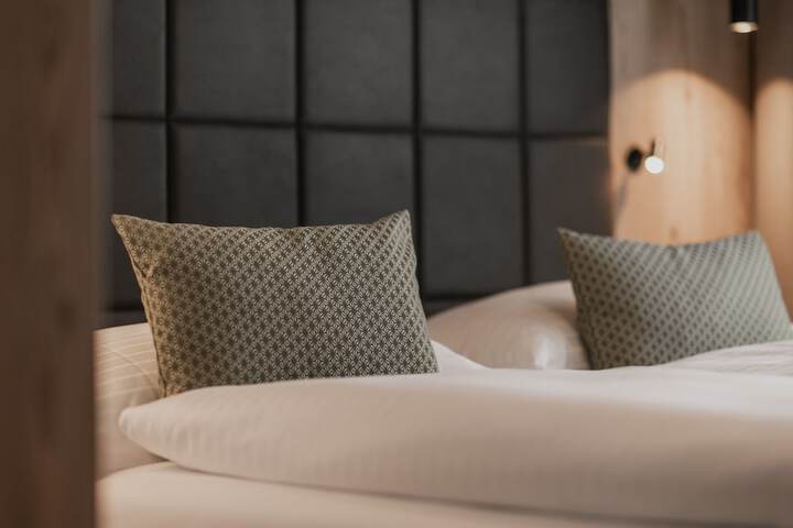 Room 42 of 200