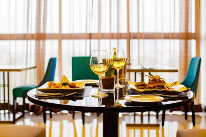 Dining 79 of 110