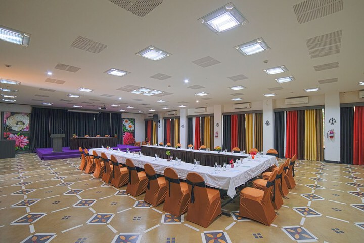 Ballroom/Hall 103 of 143