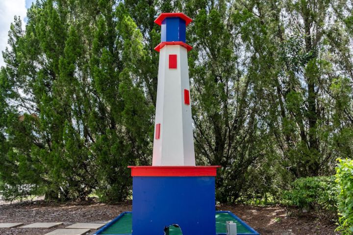 Mini-golf