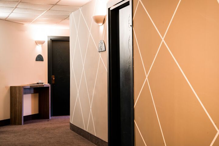 Room 8 of 66