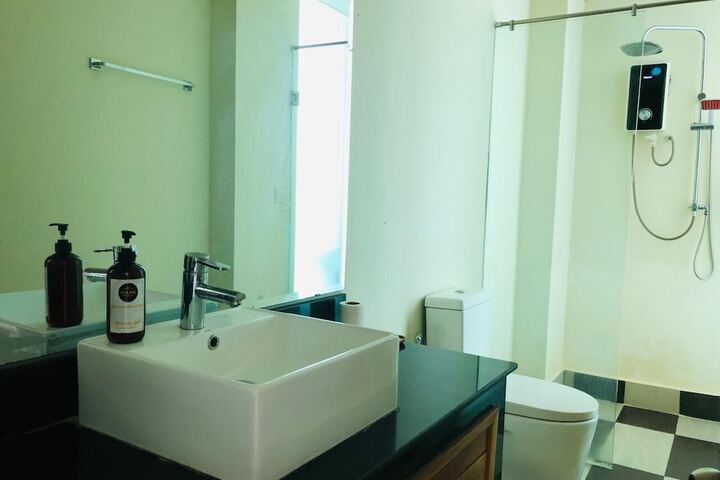Room 16 of 38