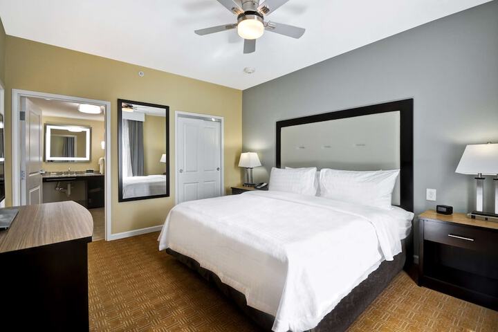 1 King Bed Studio Suite (9 of 19)