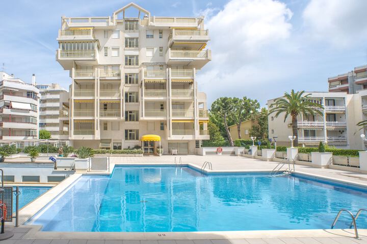 Hotel with Pool