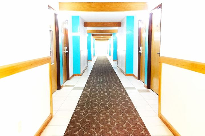 Ballroom/Hall 16 of 19