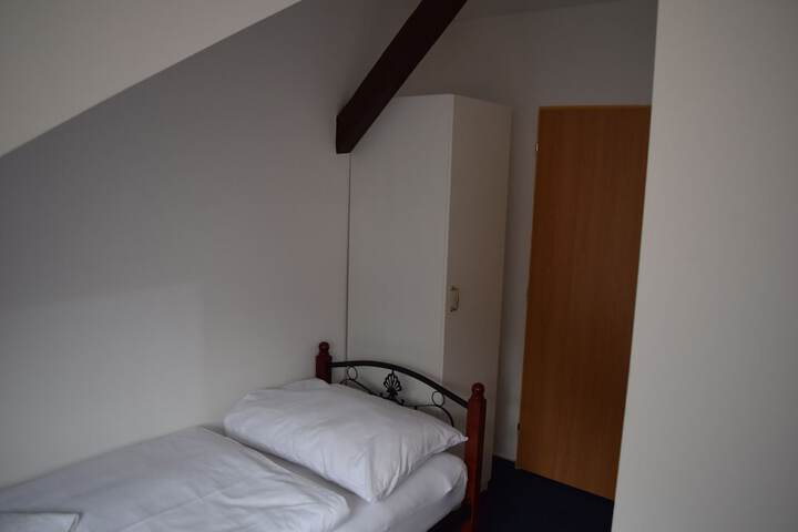 Room 21 of 90