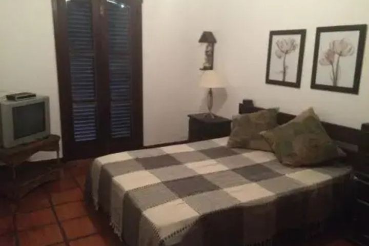 Room 5 of 16