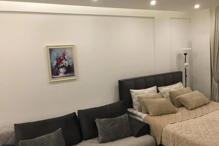 Room 6 of 14