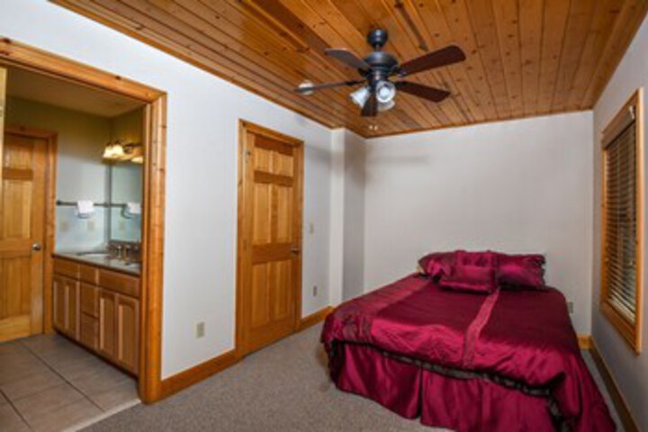 Room 30 of 34