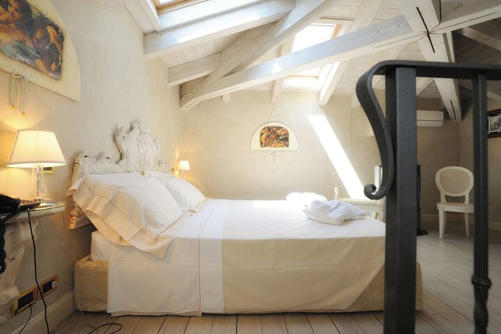 Room 40 of 177