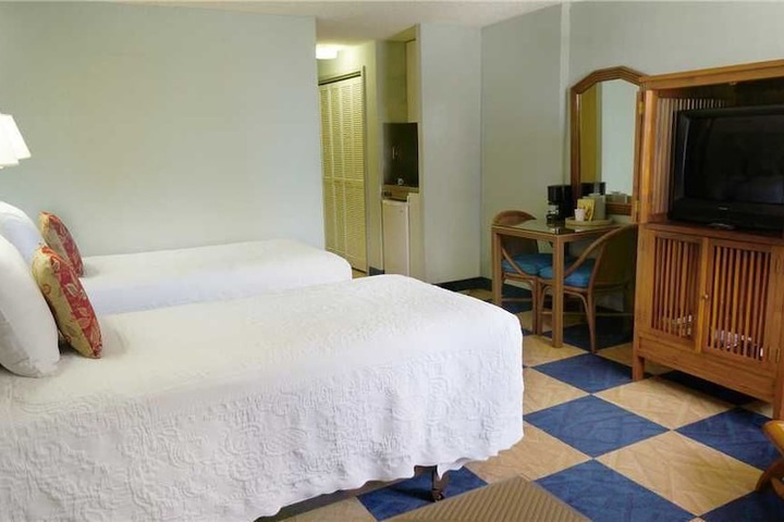 Room 4 of 9