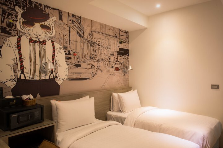 Room 35 of 96