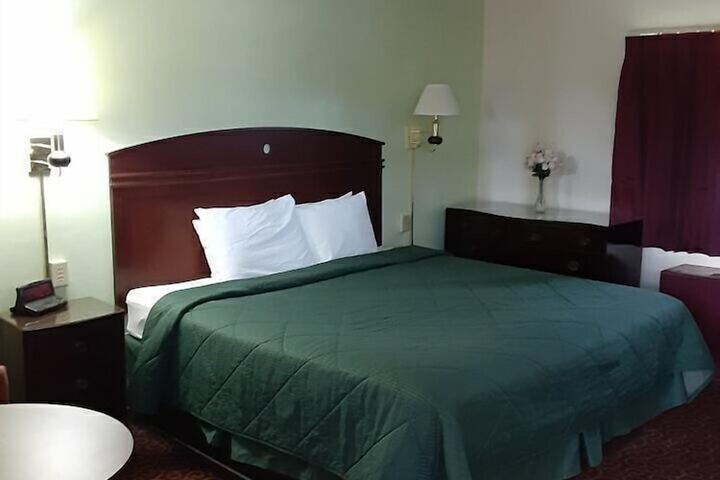 1 King Bed (1 of 3)