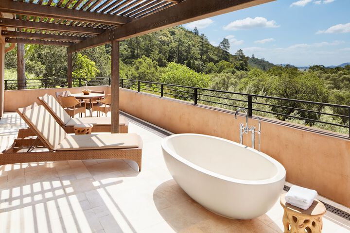Deep soaking bathtub