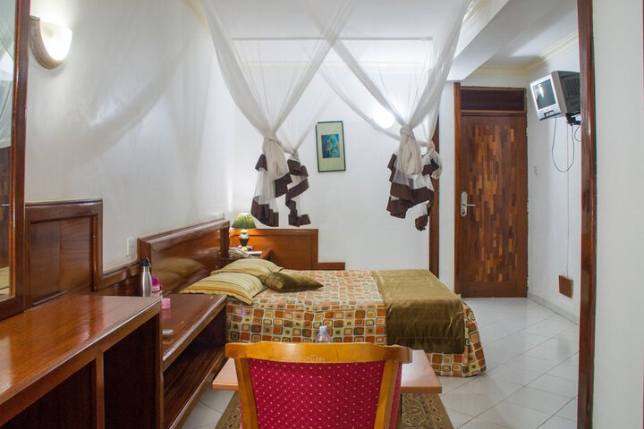 Room 11 of 33