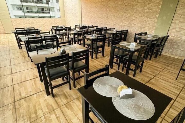 Dining 7 of 15