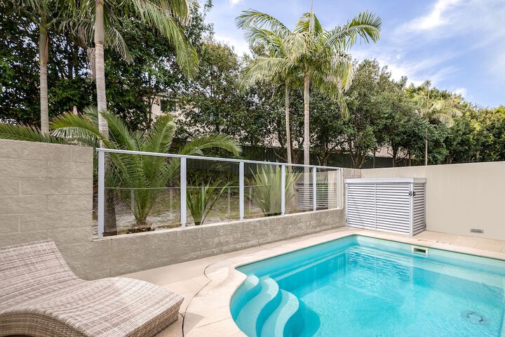 Pool 54 of 76