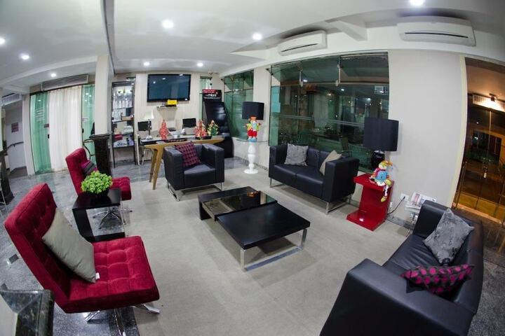 Entrance & Lobby