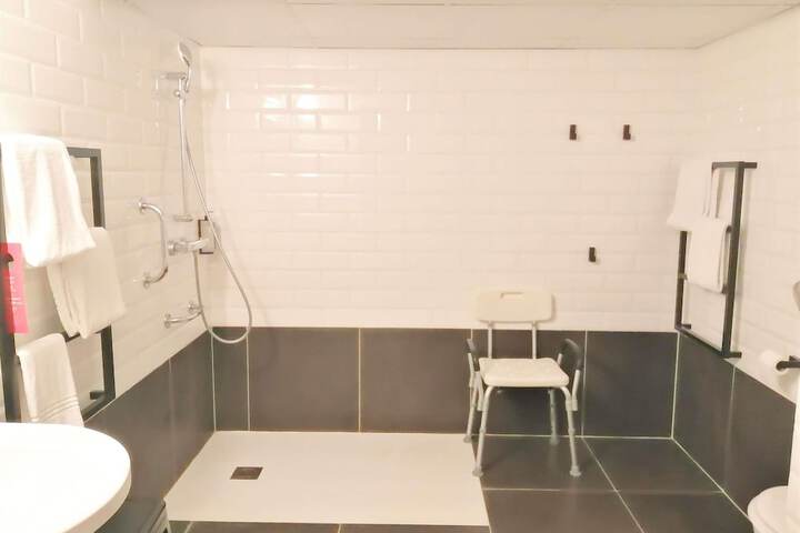 Room 9 of 61