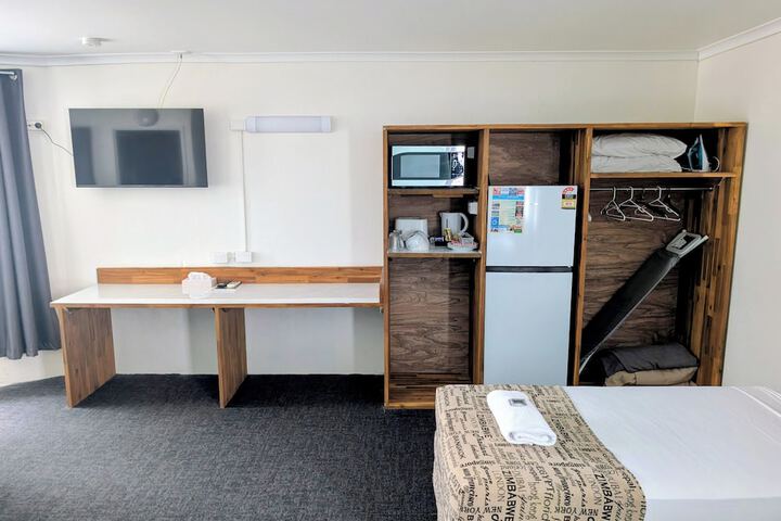 Room 10 of 32