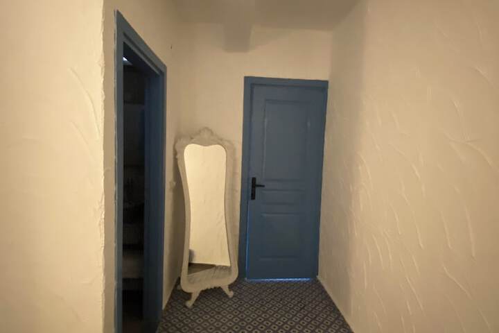 Room 7 of 48
