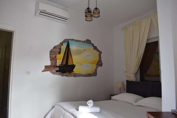 Room 14 of 38