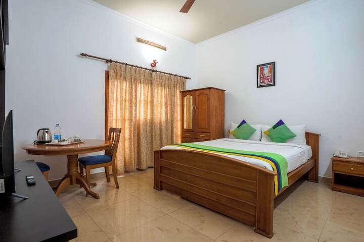 Le Selena Munnar