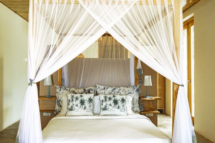 Room 4 of 65
