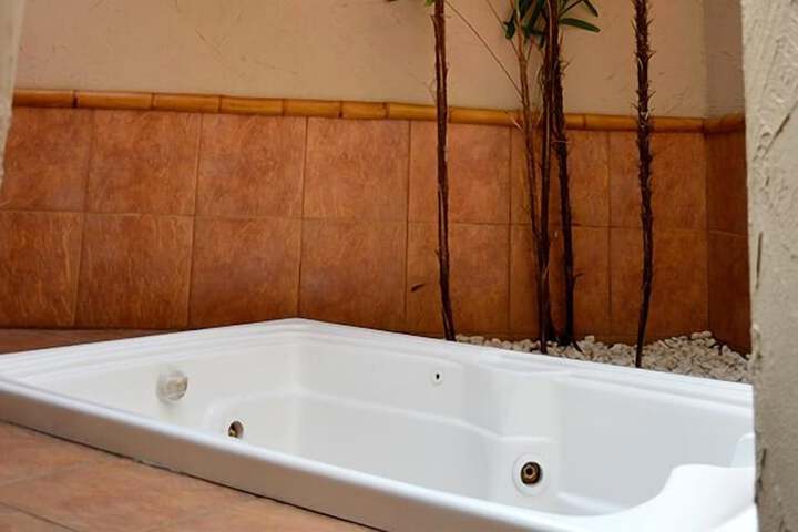 Hot Tub 49 of 63