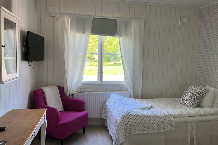Room 4 of 28