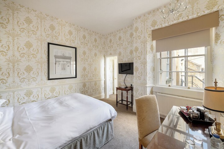 Room 47 of 98