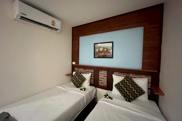 Room 17 of 37