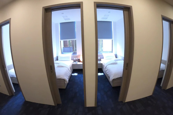 Room 6 of 7