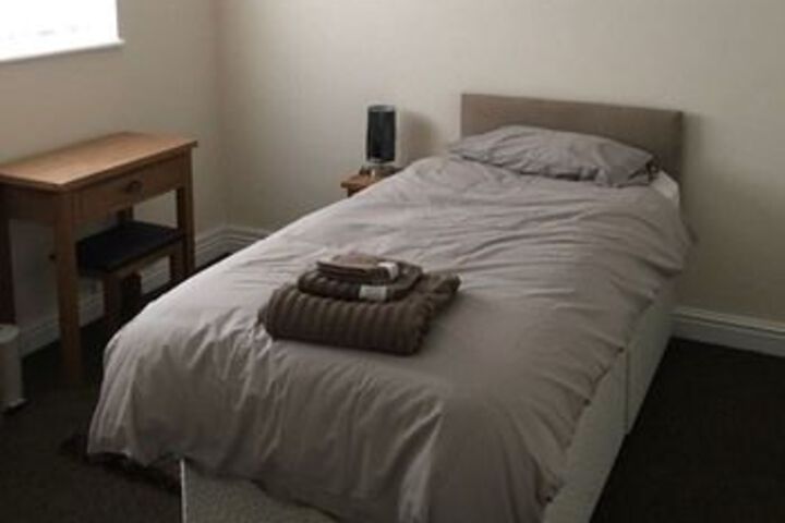 Room 5 of 16