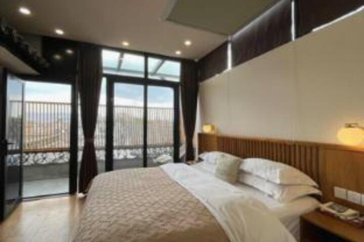 Room 12 of 14