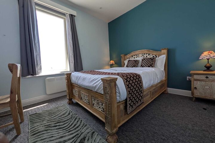 Room 8 of 11