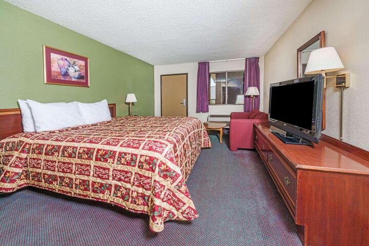 1 King Bed (1 of 10)