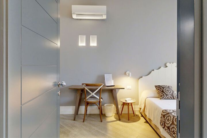 Room 86 of 210