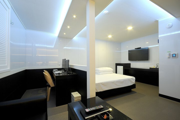 Room 6 of 36